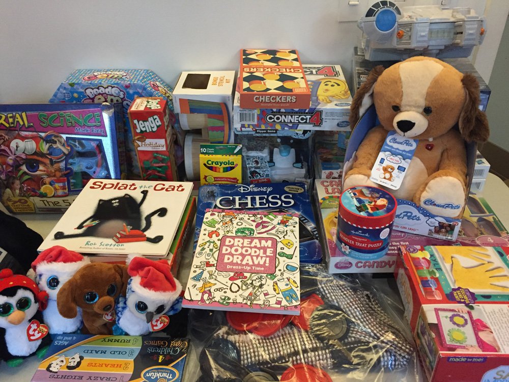 2015-12-11_HolidayGiftDonations1w