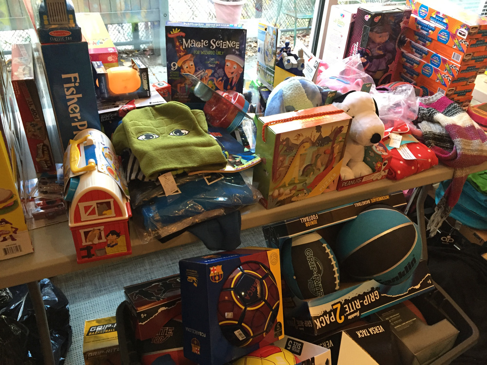 2015-12-11_HolidayGiftDonations2w